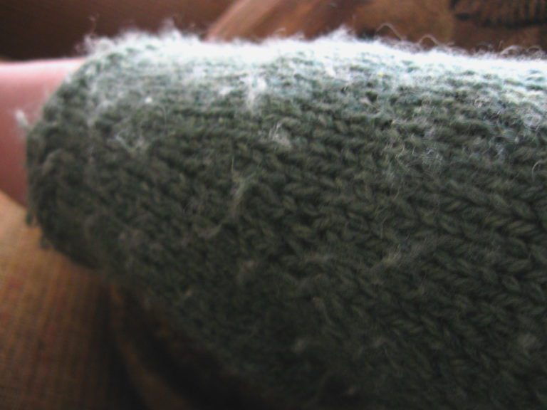 Get Rid of Fuzzy Pilling/ Lint Balls from Sweater