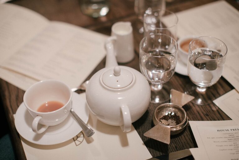 Is it safe to drink cold water after hot tea? Myths and Facts